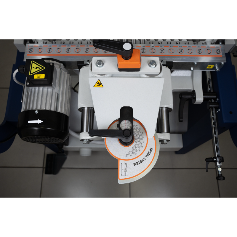 DA VINCI D 21 CNC Boring System zoomed into the blade